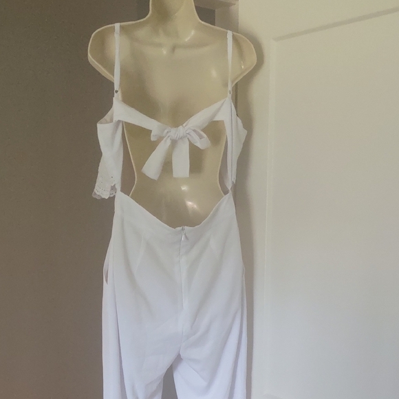 Bebe White Embroidered Trim Jumpsuit - Size 10 - Picture 4 of 8